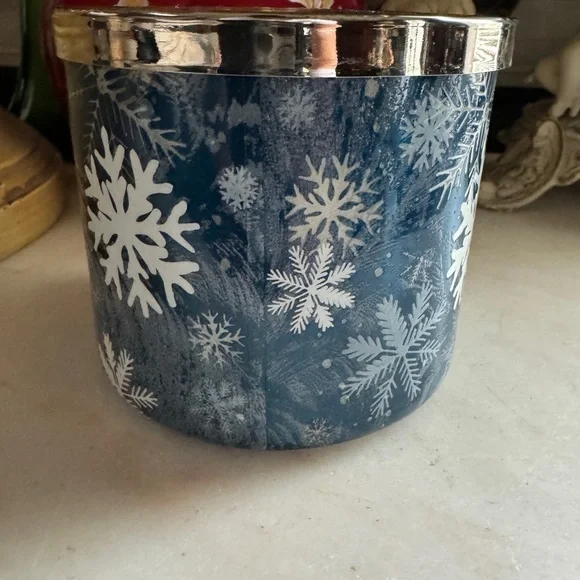 Bath & Body Works Frosted Coconut Snowball 3-Wick Candle (2020) – NEW - Picture 4 of 5